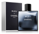 Chanel Bleu de Chanel Eau de Toilette 100 ml – Der ikonische Herrenduft für Stil und Freiheit

Das Chanel Bleu de Chanel Eau de Toilette 100 ml ist ein zeitloser Herrenduft, der für Freiheit, Selbstbewusstsein und moderne Eleganz steht. Die legendäre Duftkreation aus dem Hause Chanel vereint frische, aromatische und holzige Noten zu einem unverwechselbaren Dufterlebnis. Bleu de Chanel ist die ideale Wahl für Männer, die ihren individuellen Stil mit einem charakterstarken und zugleich vielseitigen Duft unter